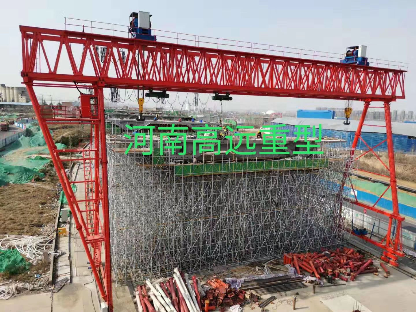 重慶勝和建筑工程有限公司拉薩提布崗項(xiàng)目，采購(gòu)我廠ME60+60T-36M-9M-2臺(tái)，10T-36M-9M-4臺(tái)龍門(mén)吊