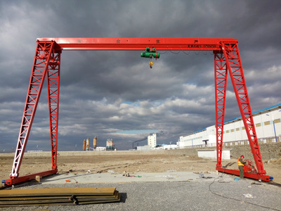 電動葫蘆是MHGY10噸上包下花葫蘆龍門上不可缺少的重要部位，電動葫蘆起重鏈條使用注意事項(xiàng)如下