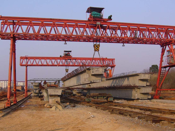 龍門吊起重機的操作人員應如何正確上崗?